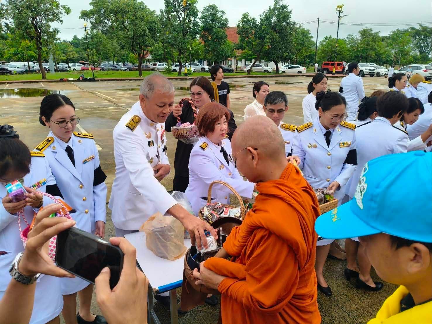 title - ร่วมพิธีเจริญพระพุทธมนต์และพิธีทำบุญตักบาตรถวายพระราชกุศล พิธีปล่อยพันธุ์สัตว์น้ำ กิจกรรมจิตอาสาพัฒนาบริเวณอ่างเก็บน้ำพุทธอุทยาน และพิธีถวายเครื่องราชสักการะและวางพานพุ่มและพิธีจุดเทียนชัยถวายพระพรชัยมงคล พระบาทสมเด็จพระเจ้าอยู่หัว